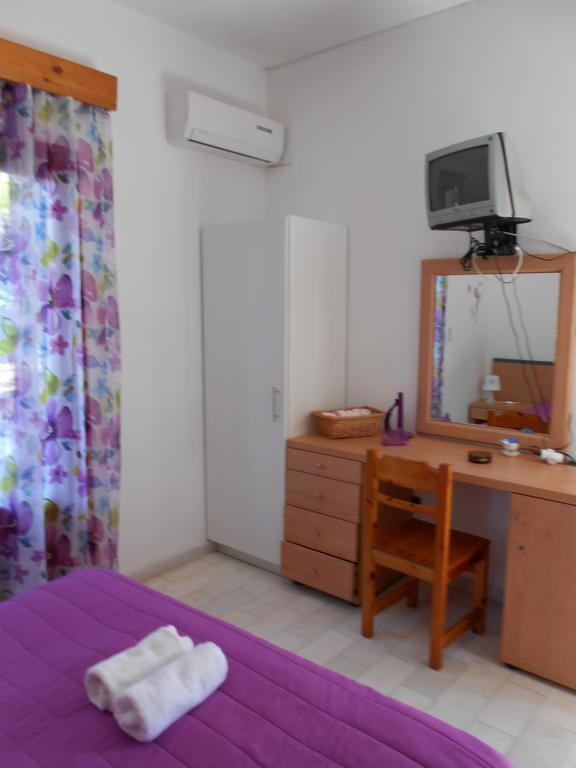 Socrates Studios Acharavi  Cameră foto